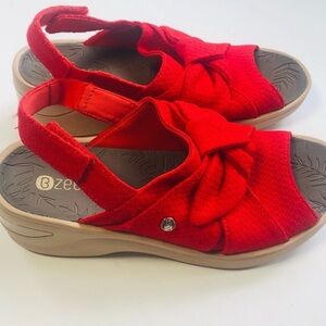 Bzees Daisy Red Washable Slingback Sandals Size 12